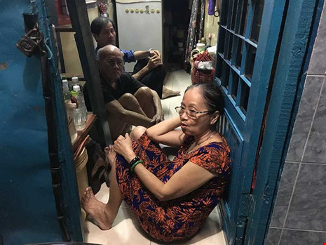 Khu ‘siêu ổ chuột’ giữa quận giàu nhất - ảnh 2